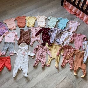 Girls Newborn Clothing lot- like new!